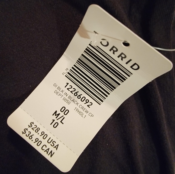 NWT "Does it come in Black?" T-Shirt - Picture 3 of 6